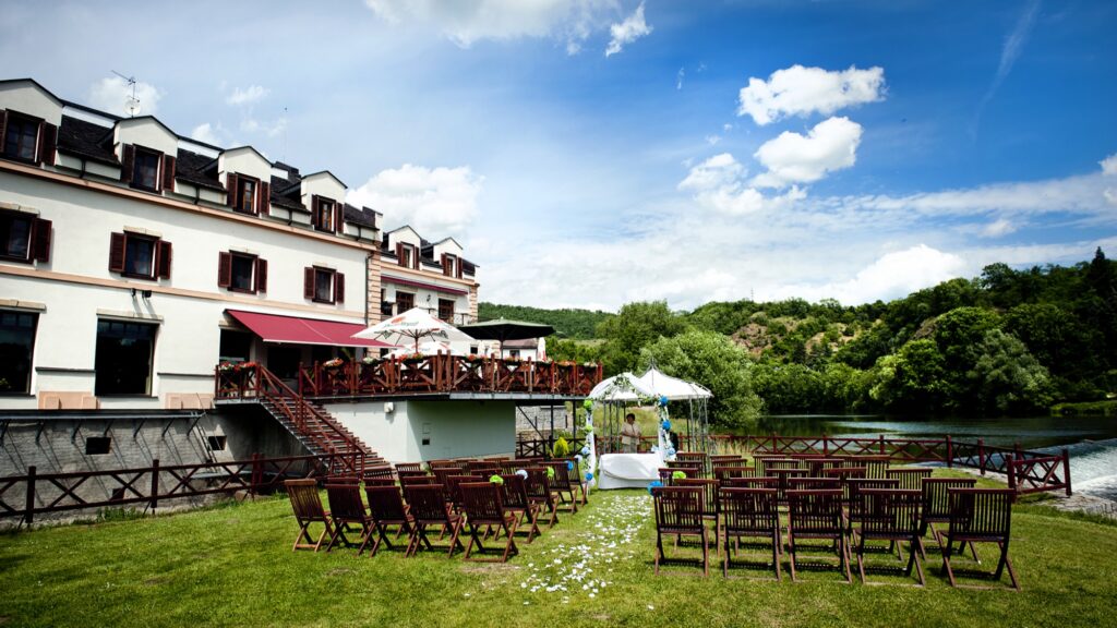 Outdoor summer wedding ceremony at a mountain venue, representative image